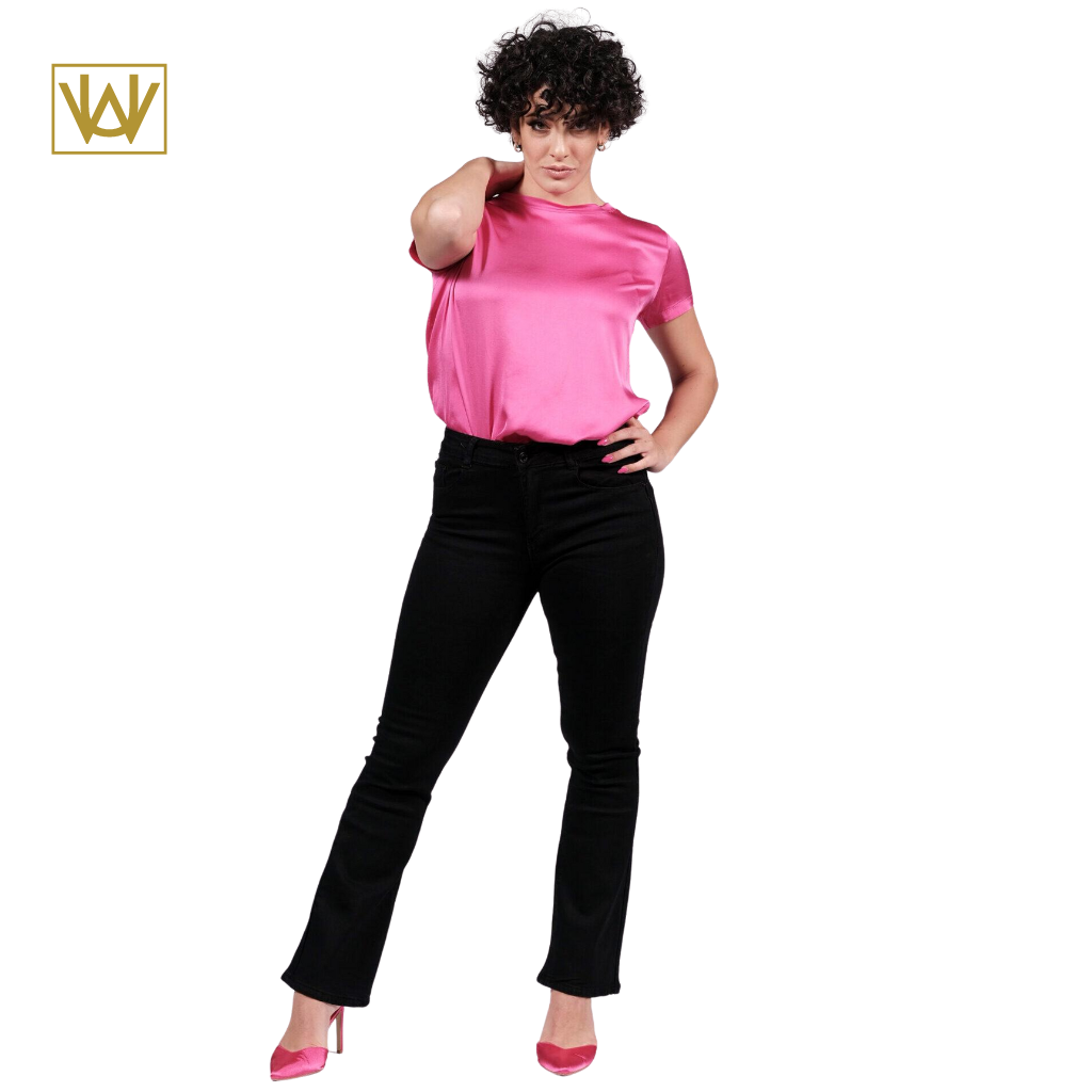 Jeans nero con fondo flared